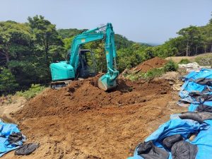 重機による表土掘削
